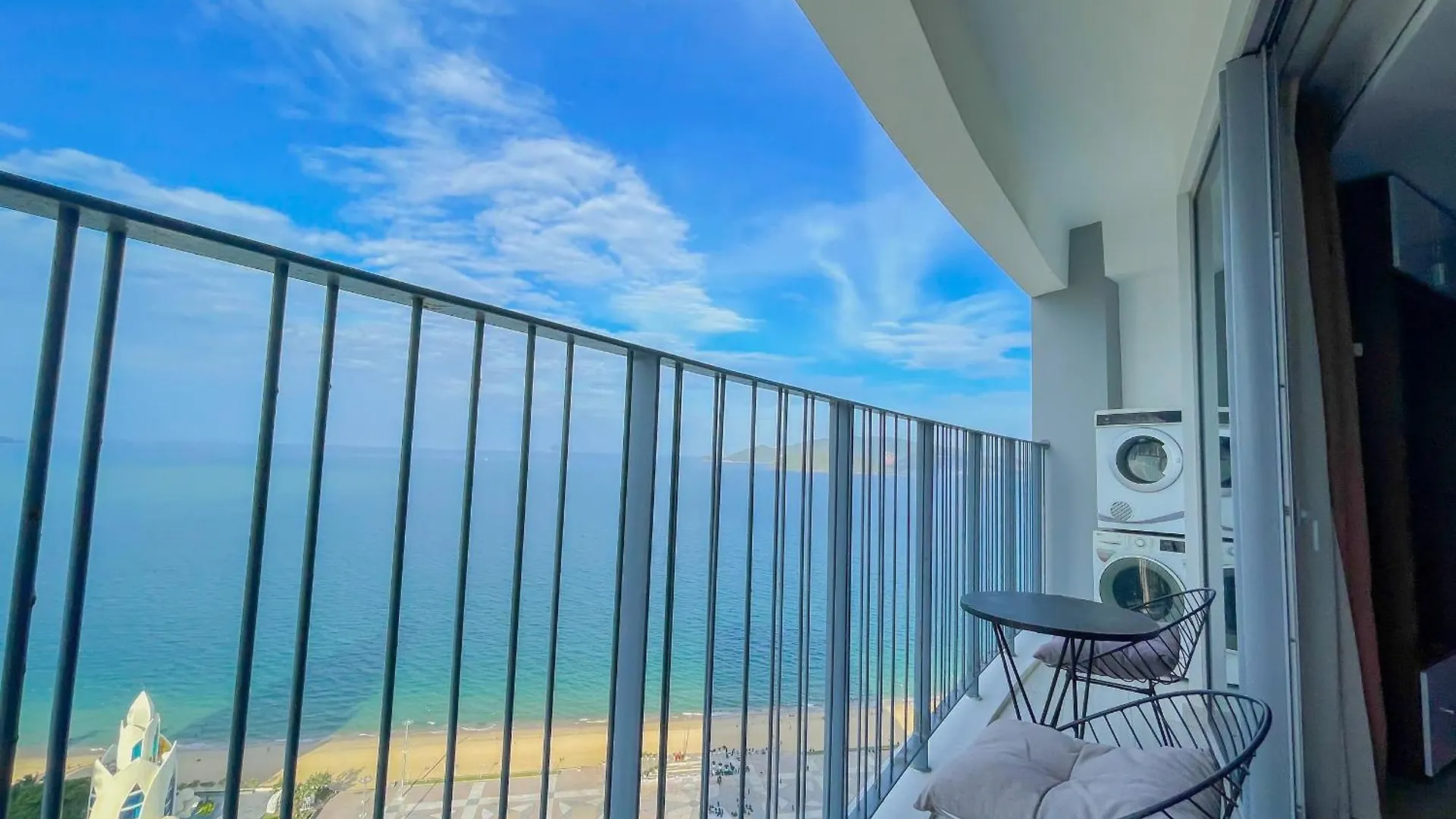 Cozy Panorama Apartment In Front Of The City Center Beach Nha Trang