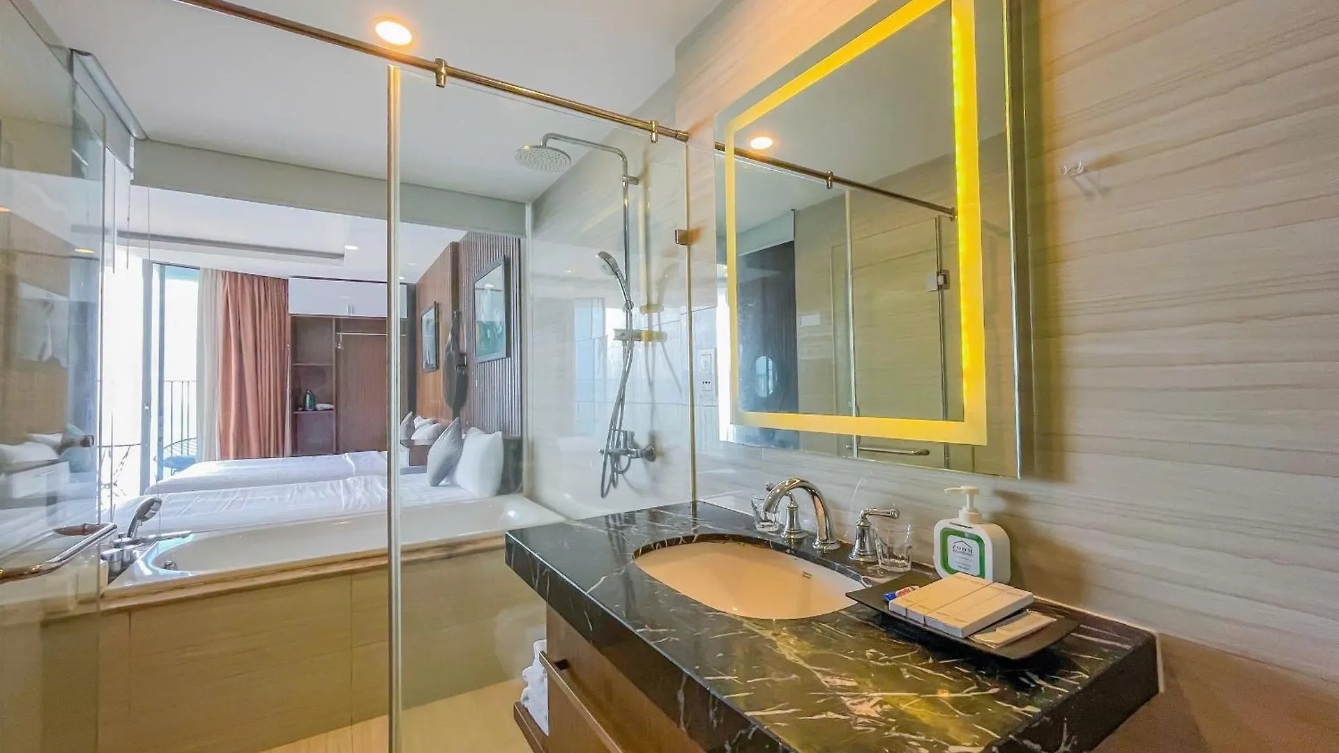 Cozy Panorama Apartment In Front Of The City Center Beach Nha Trang