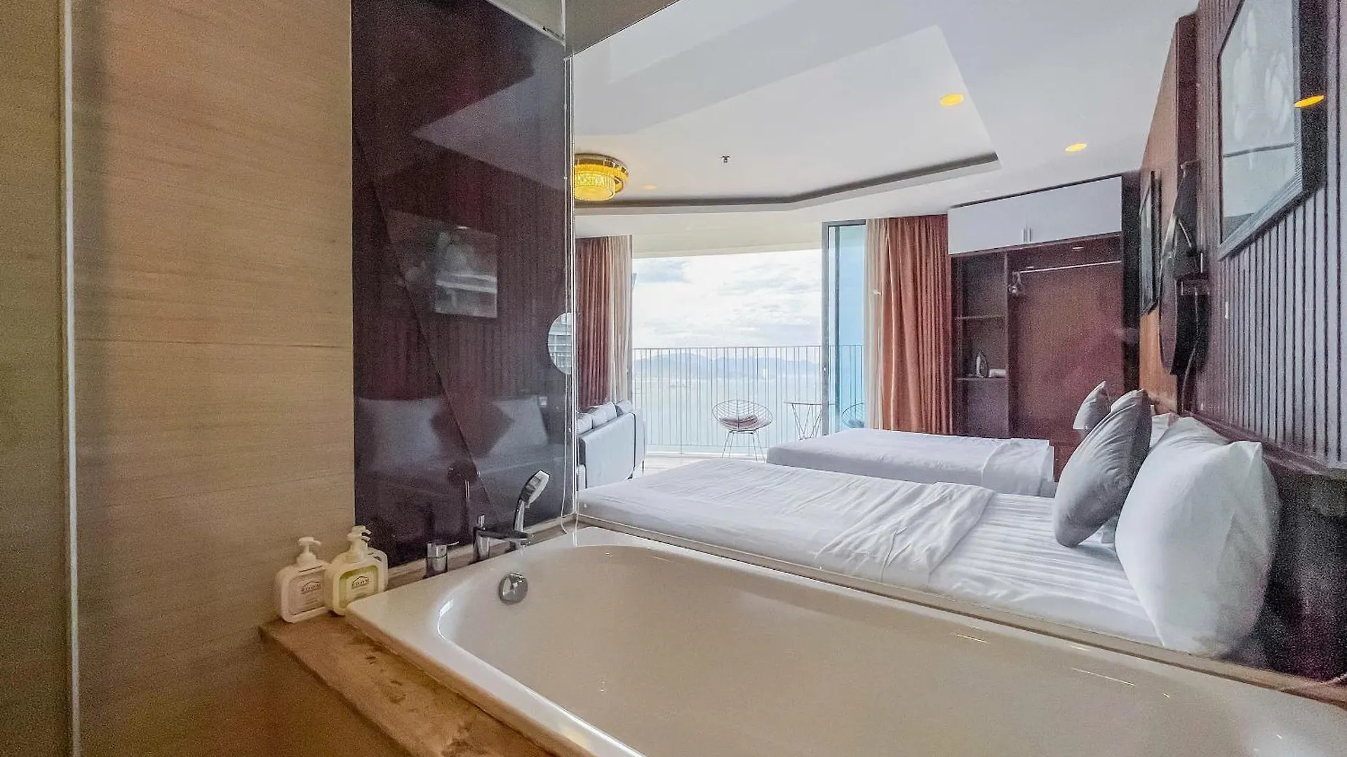 Cozy Panorama Apartment In Front Of The City Center Beach Nha Trang Vietname