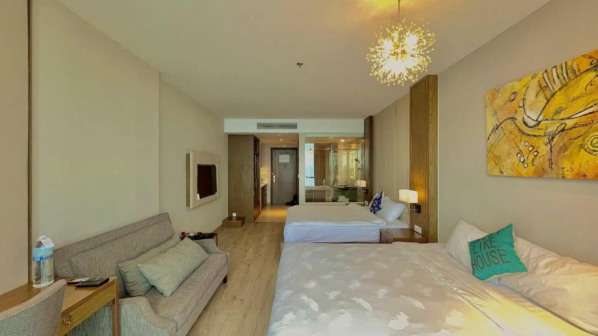 Cozy Panorama Apartment In Front Of The City Center Beach Nha Trang Vietname