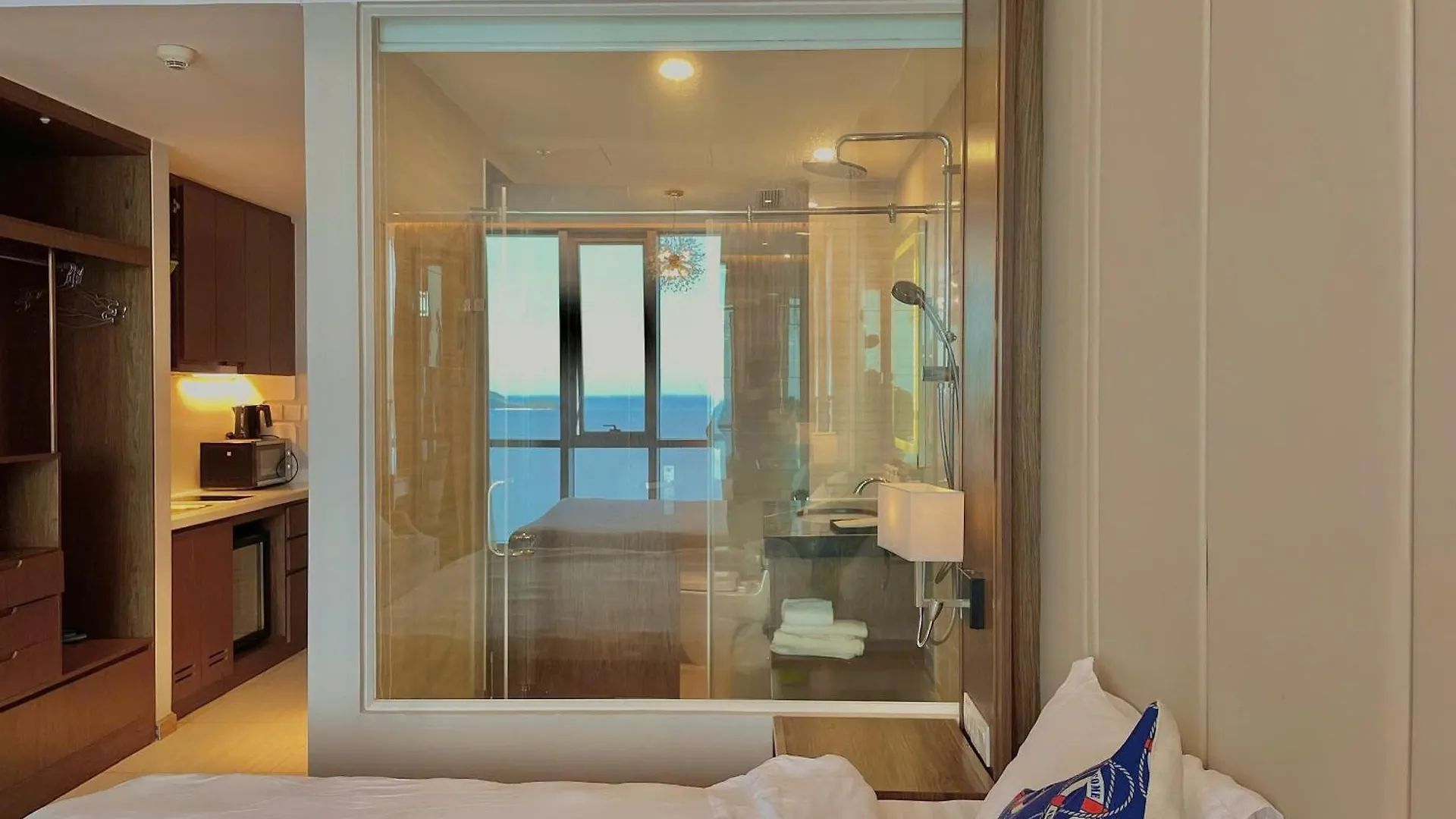 Cozy Panorama Apartment In Front Of The City Center Beach Nha Trang