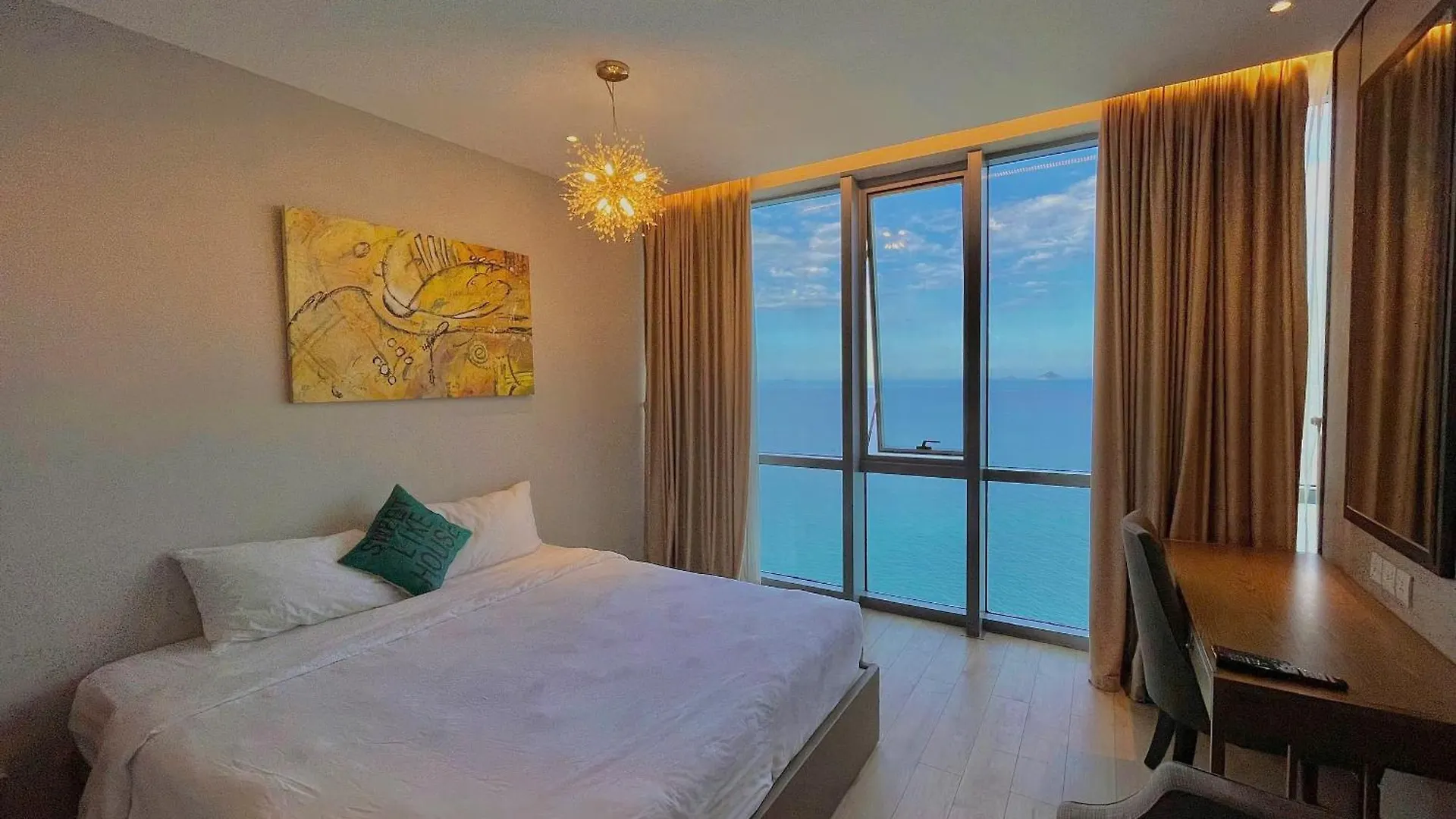 Cozy Panorama Apartment In Front Of The City Center Beach Nha Trang
