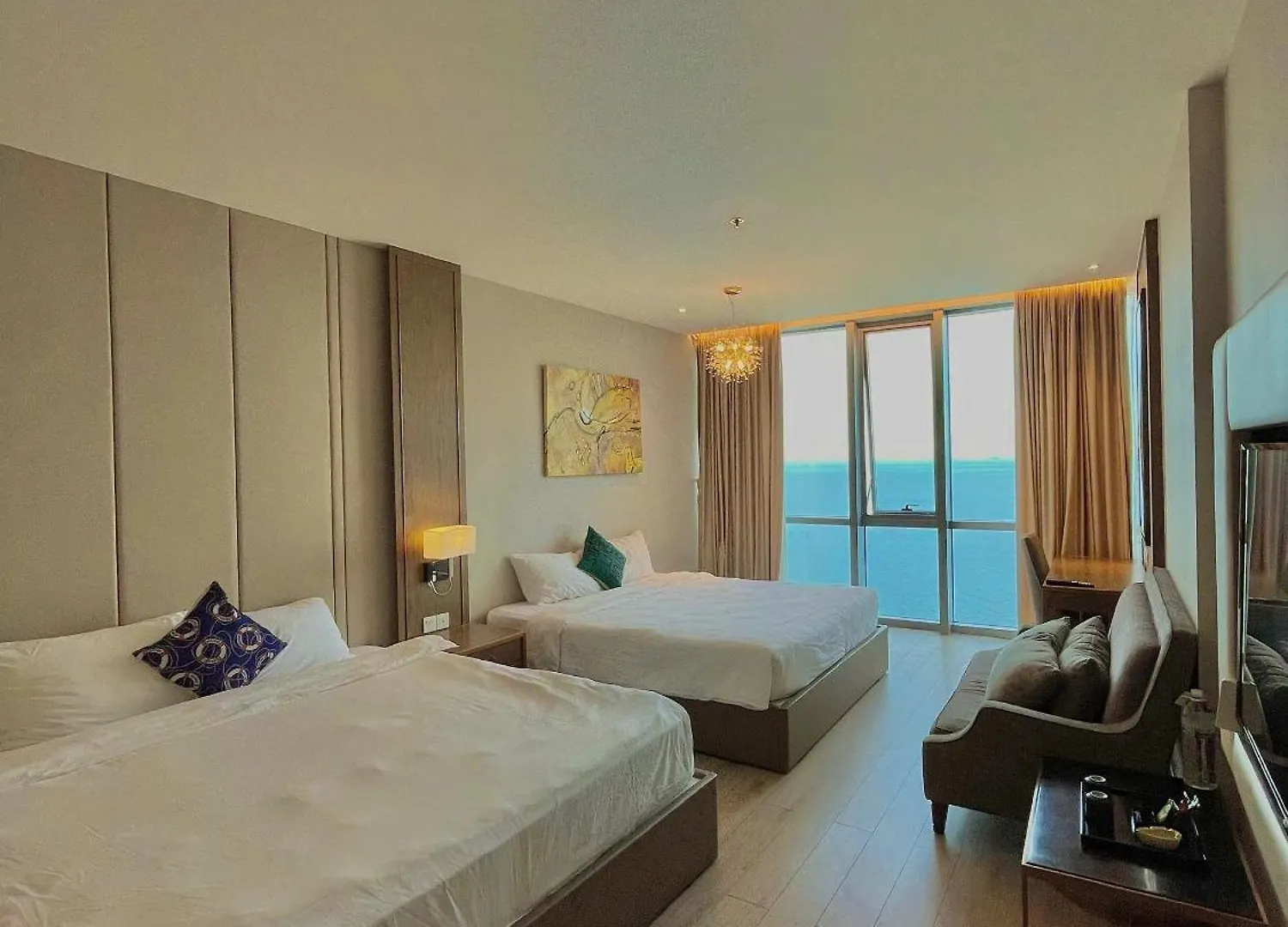 Cozy Panorama Apartment In Front Of The City Center Beach Nha Trang