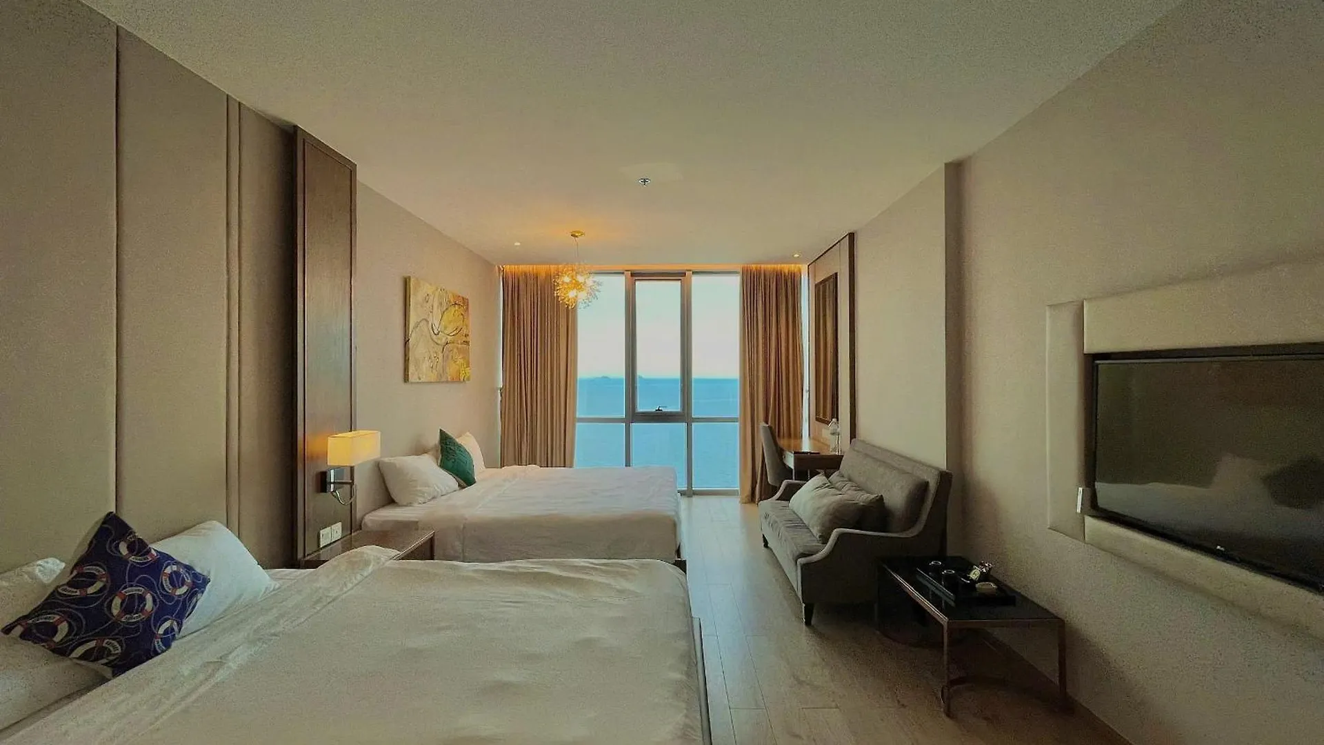 Cozy Panorama Apartment In Front Of The City Center Beach Nha Trang