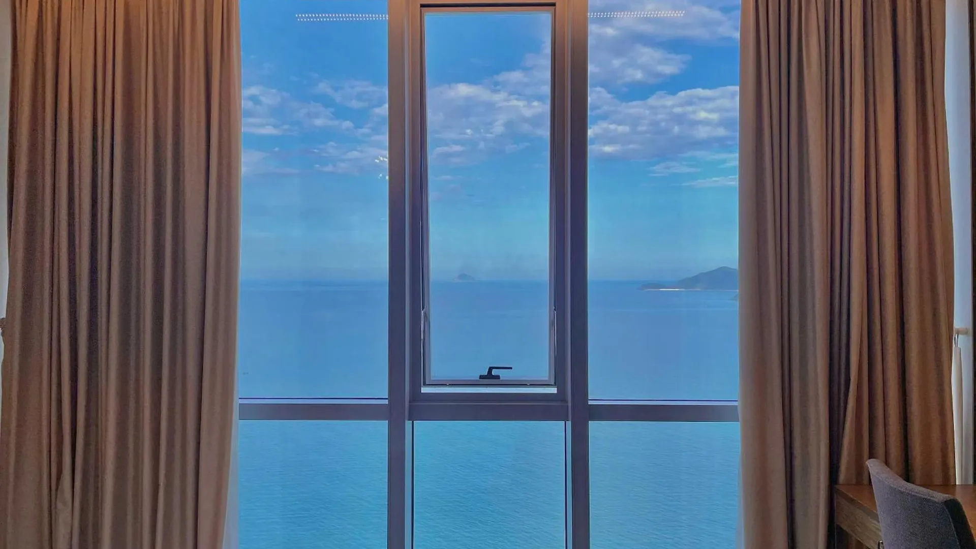Cozy Panorama Apartment In Front Of The City Center Beach Nha Trang 0*,