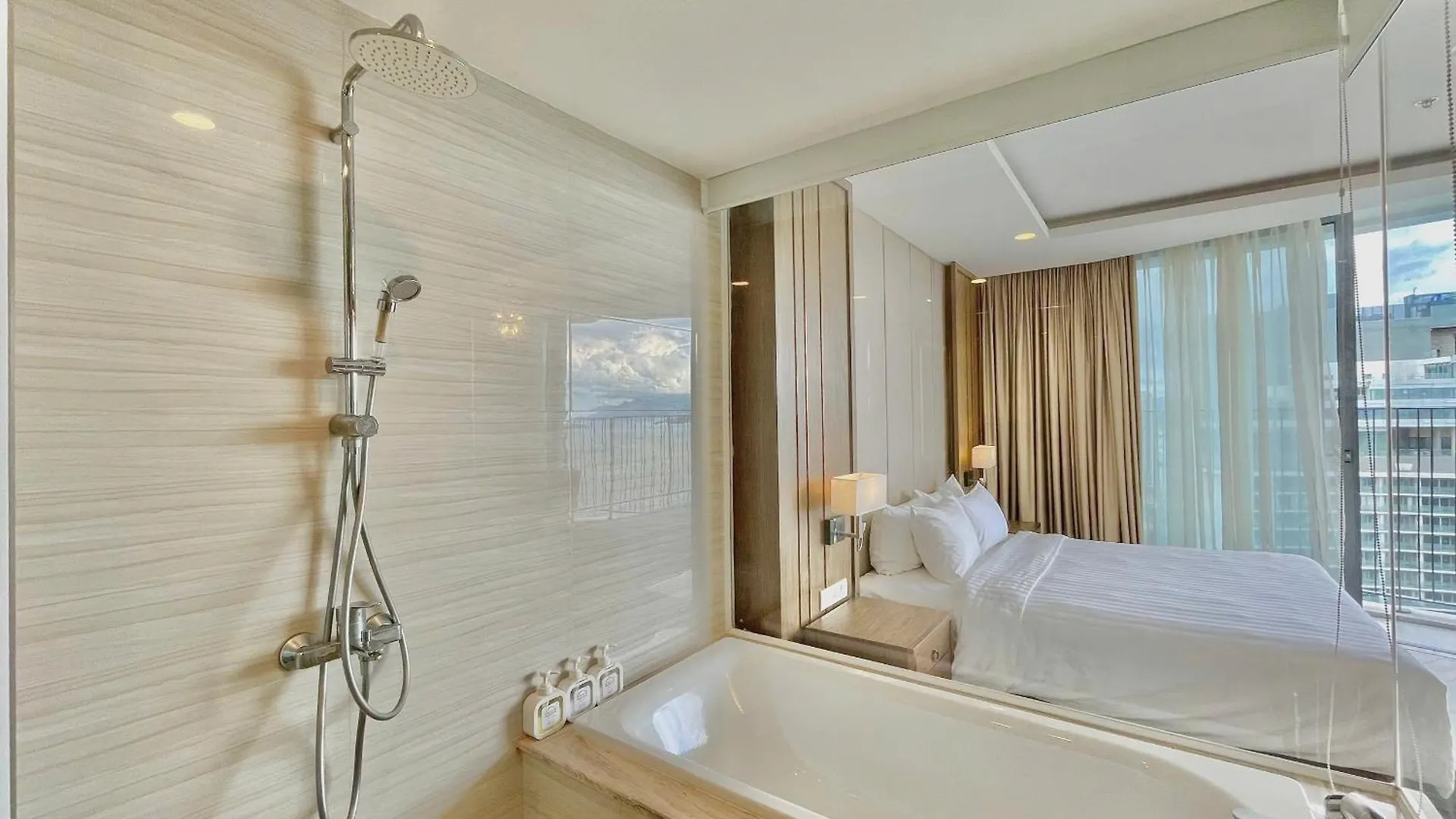 Cozy Panorama Apartment In Front Of The City Center Beach Nha Trang
