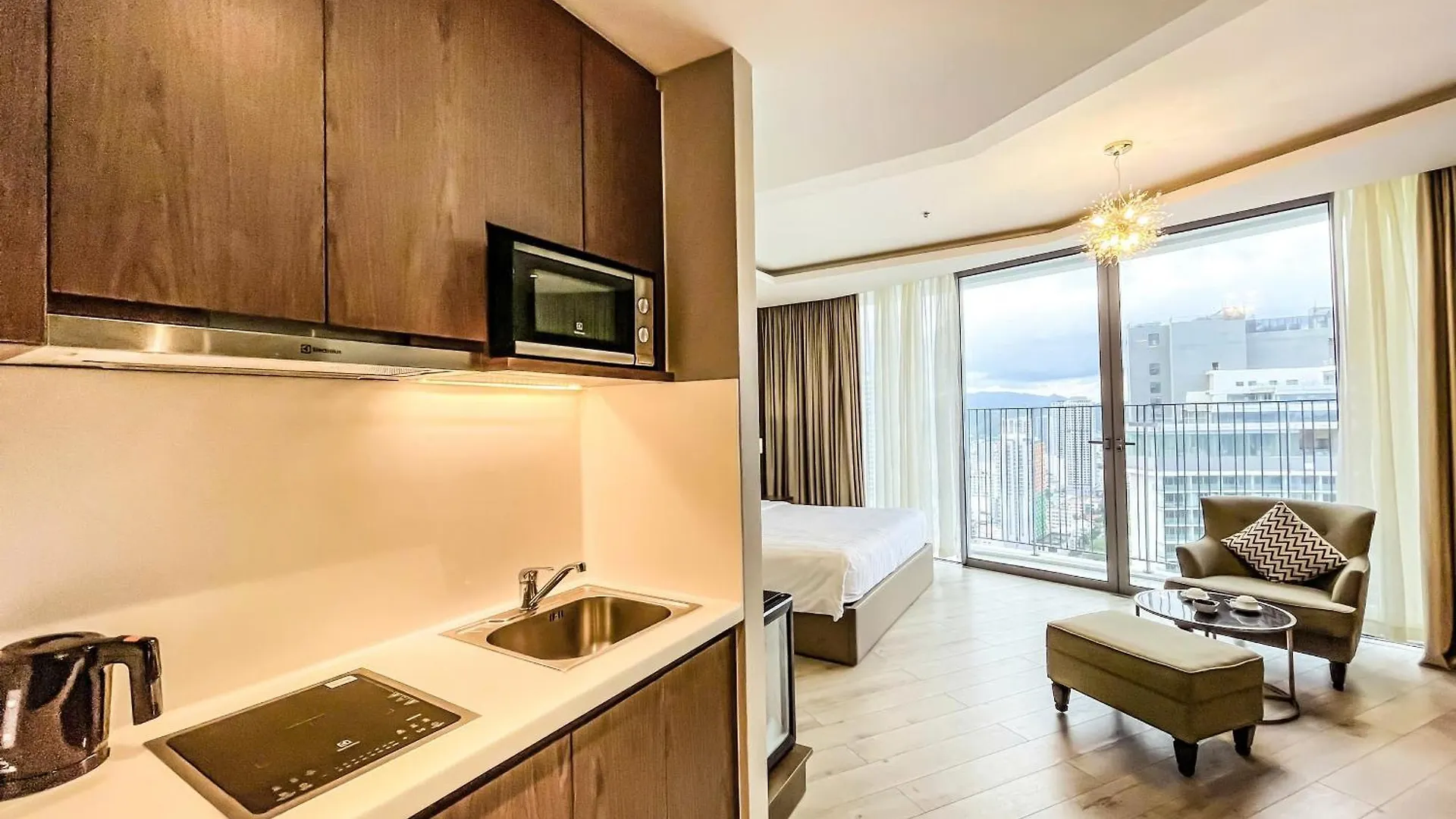 Cozy Panorama Apartment In Front Of The City Center Beach Nha Trang