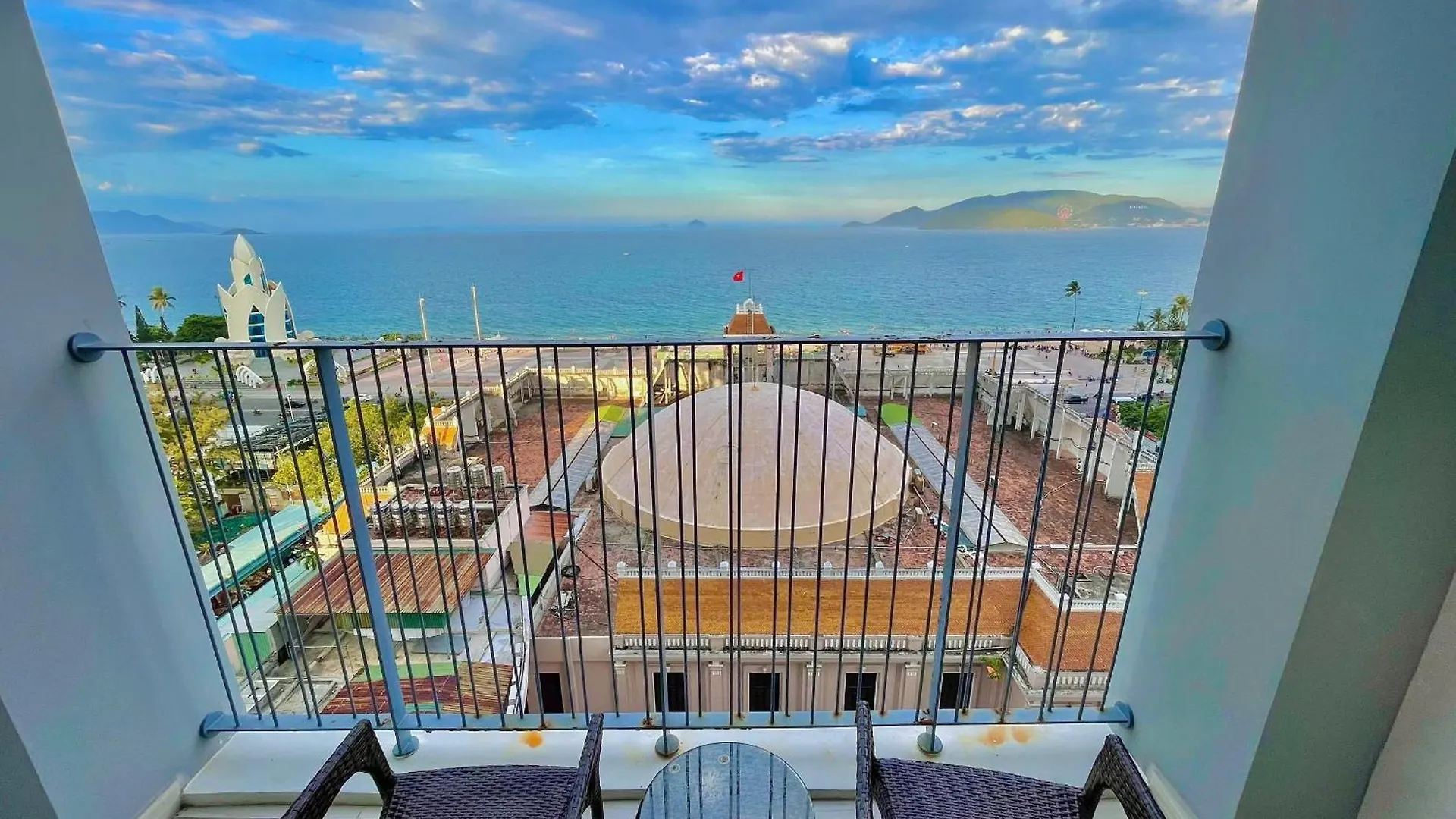 Cozy Panorama Apartment In Front Of The City Center Beach Nha Trang