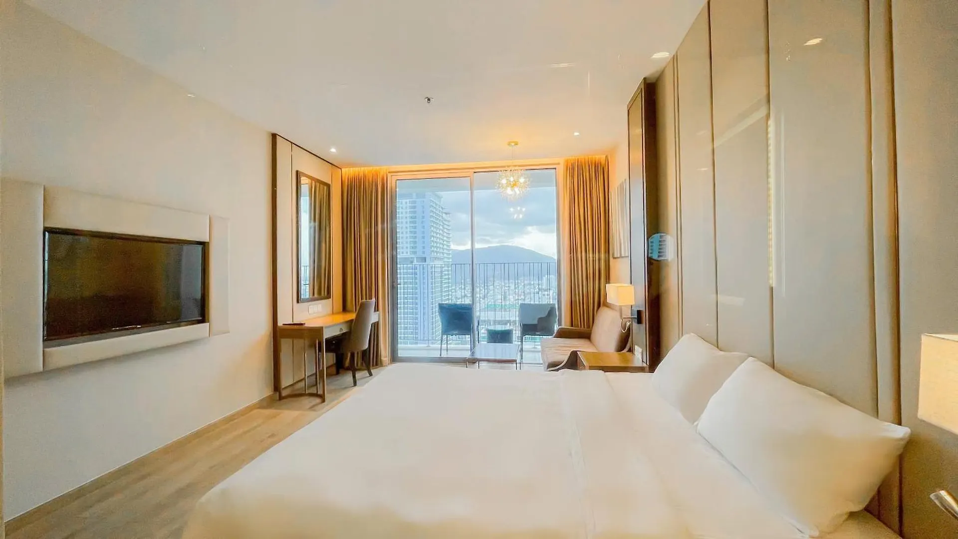 Cozy Panorama Apartment In Front Of The City Center Beach Nha Trang